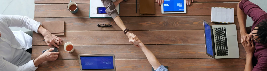 상단 이미지 영역