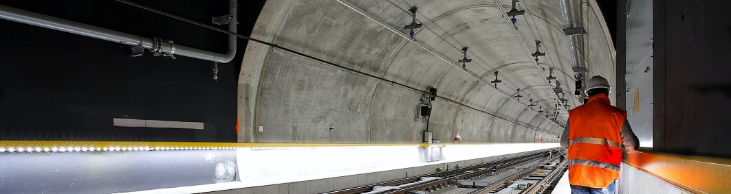 상단 이미지 영역